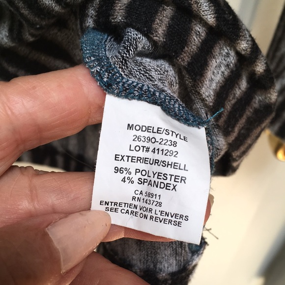 Tribal turquoise/black/gray, cutout back. Very soft.Lightweight. Poly/spandex. - Picture 4 of 6